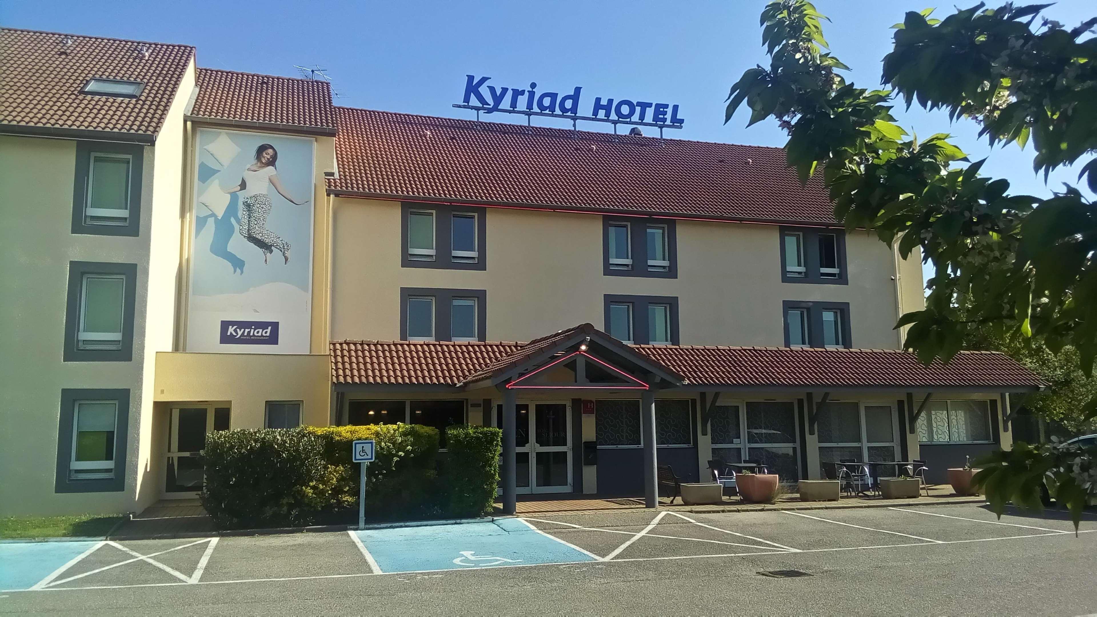 Kyriad Lyon Est - Saint Bonnet De Mure Экстерьер фото