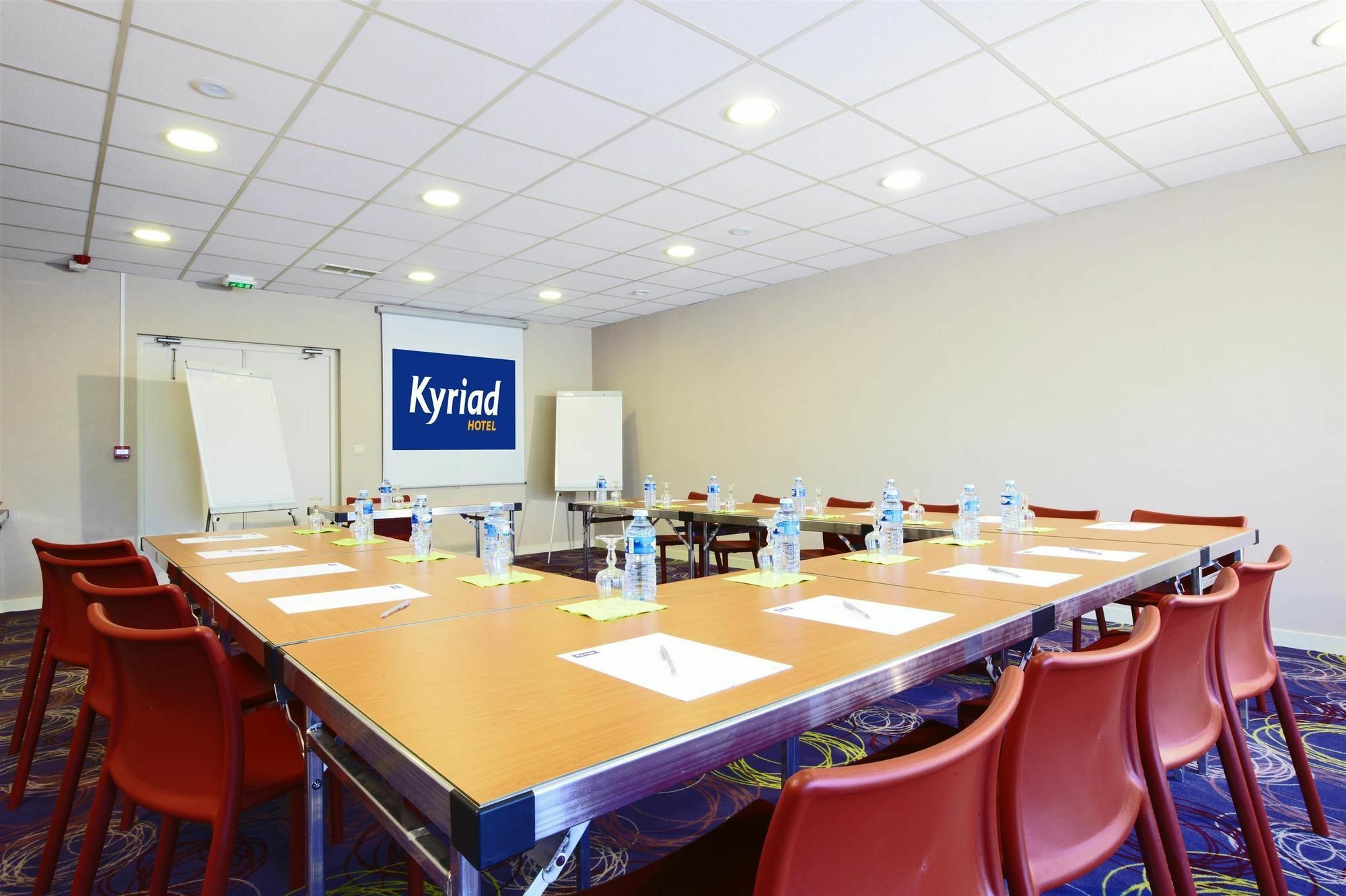 Kyriad Lyon Est - Saint Bonnet De Mure Экстерьер фото